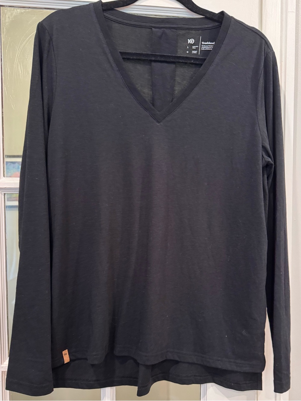 Tentree Women’s Black V-Neck Long Sleeve Top